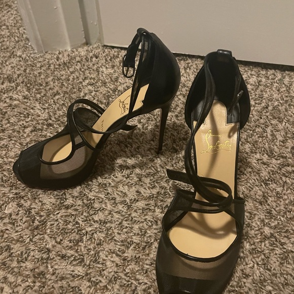 Perfect condition mariacar louboutins - Picture 4 of 8